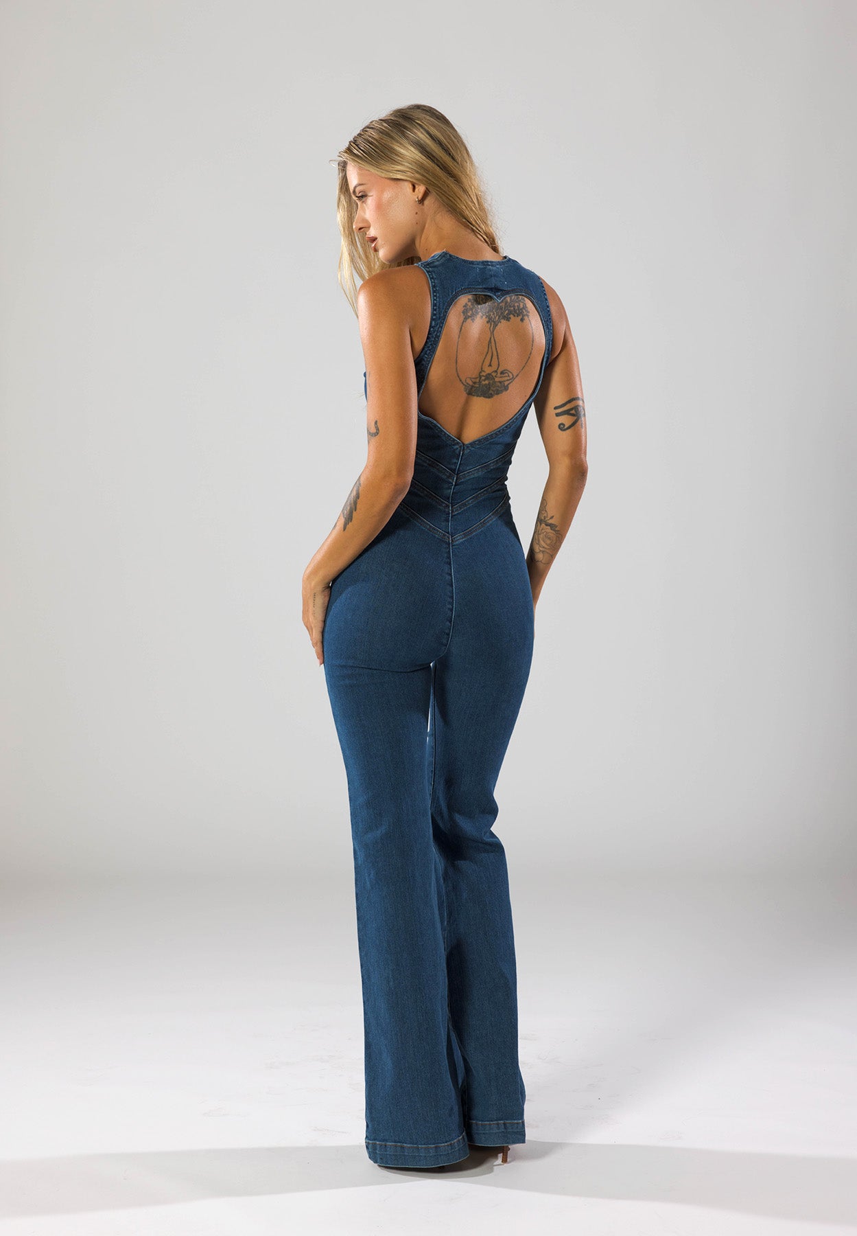 Jumpsuit im Denim-Look – Hollywood-Style für stilbewusste Frauen