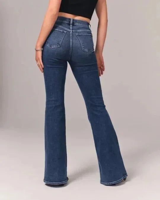 Gestreckte, ausgestellte Jeans mit hoher Taille